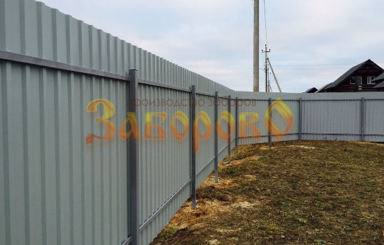 Забор из профнастила марки С-20 с односторонним полимерным покрытием RAL 6005, 8017, 3005, 7004, 5005, 9003 - изображение